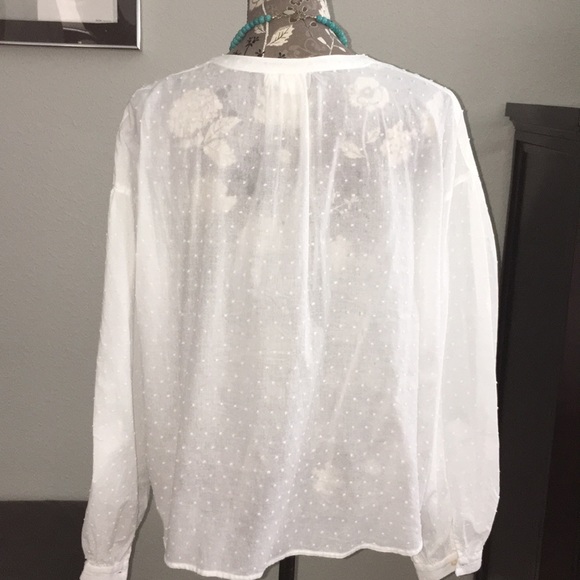 GAP crisp white flowy blouse - Picture 2 of 5